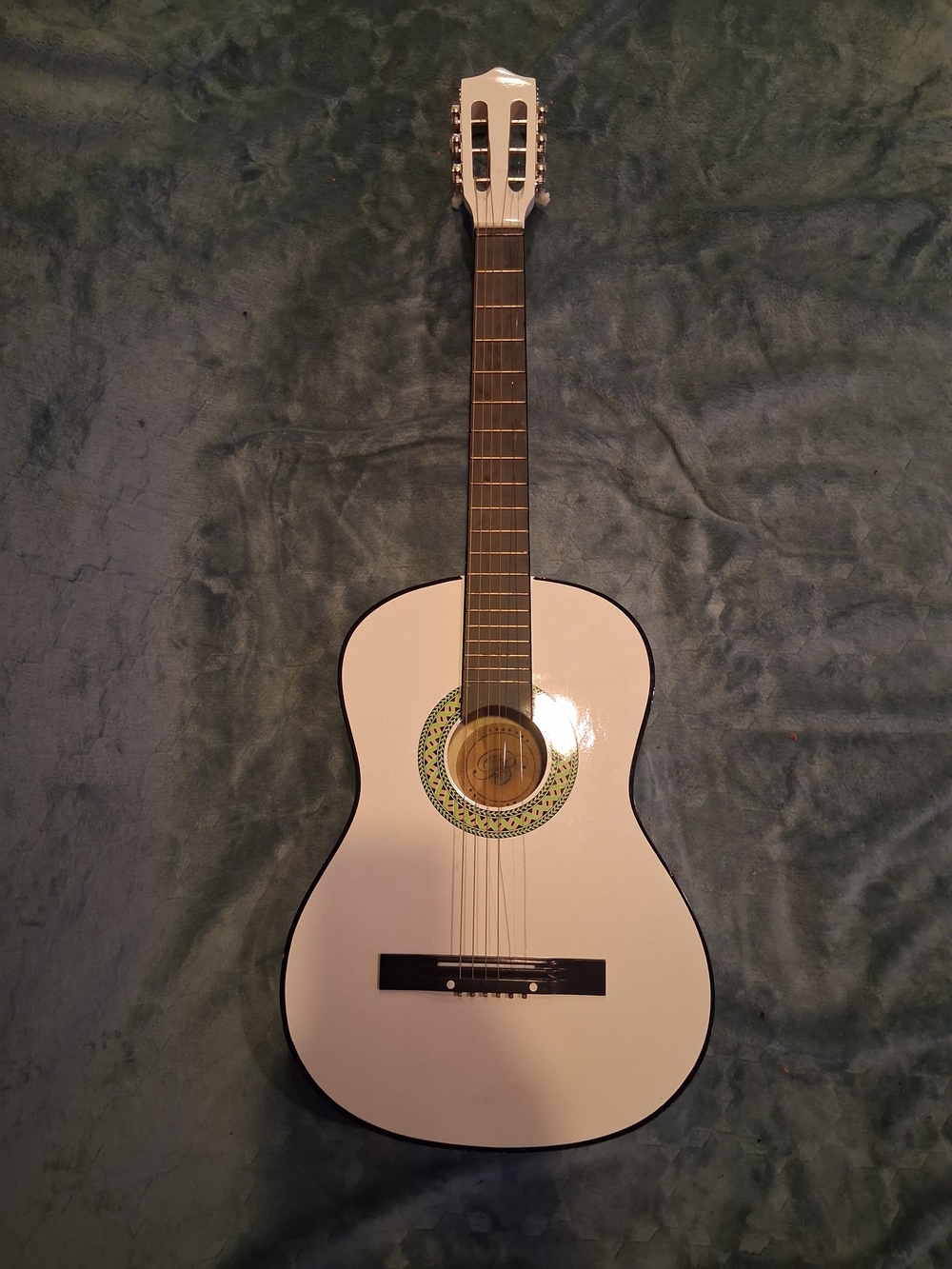 Eko Guitars CS-5 White 3/4 classical (B & High E String needs repair)